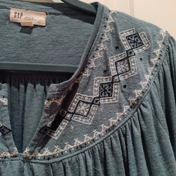 Gap Embroidered yoke flowy blue blouse - Picture 3 of 7